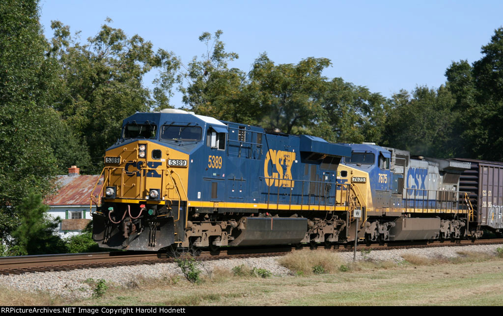 CSX 5389 & 7675 lead train Q485 southbound